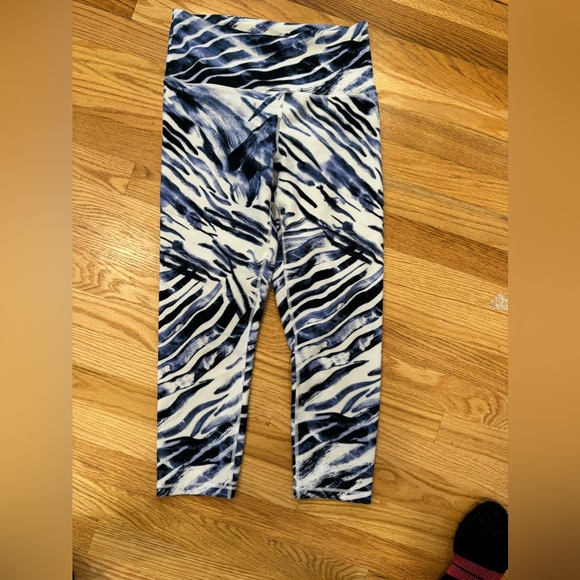 Balance Collection Women's Capri Cropped High Rise Workout Leggings - Picture 5 of 8